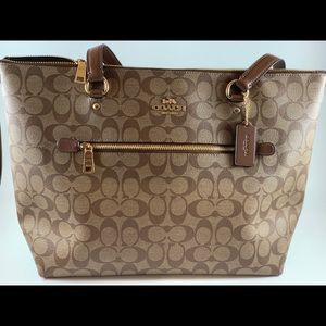 SOLD / Coach 💯 Gallery Tote In Signature Canvas 🛍Style No. F79609